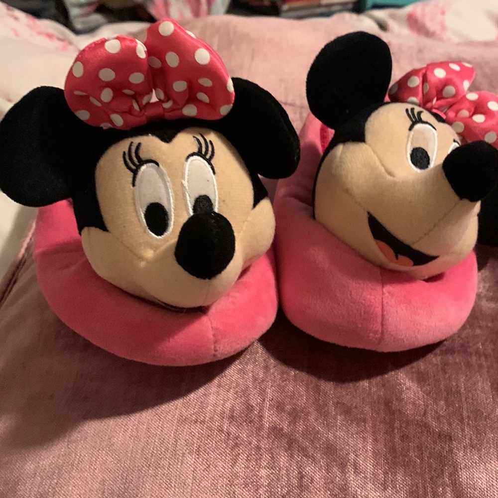 BUNDLE OF 2 pairs of toddler slippers- size 5/6